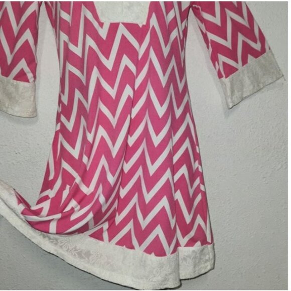 Hot Mama ***Pretty Dress with lace, Pink and white, in size small. - Picture 8 of 12